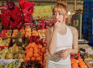 AISS爱丝(黄金版) – 这张图片里的渔色和索菲，画风总让人琢磨不透，真妙。