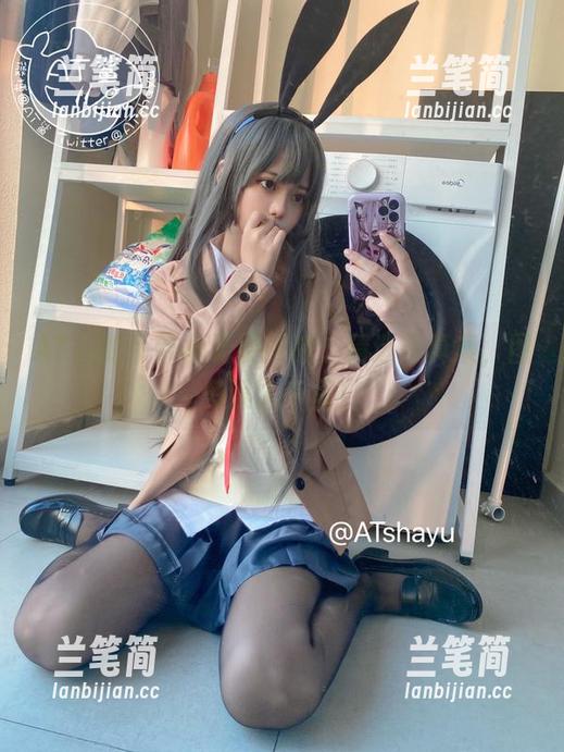 AT鲨的吊带裙无畏挑战：精选写真集，图多误人千里！