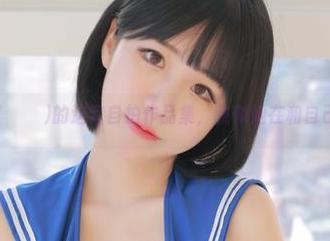 Addielyn(에디린)的这套自拍作品集，貌似她在和自己做脑内对话