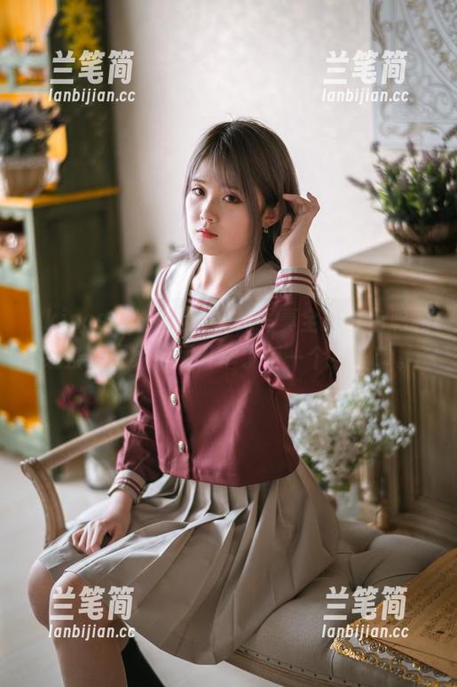 Akisoso秋楚楚 Akisoso秋楚楚的丝袜写真全集,色彩和线条,不经意间升华了每一个小细节。