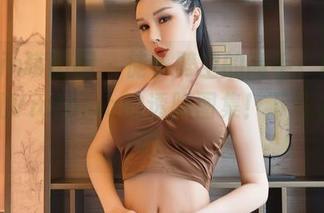 Feilin嗲囡囡 – 徒手劈空的高手？NO，是果儿Victoria的透明图集！下载去试试吧！