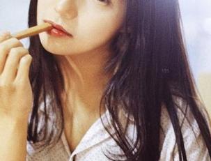 GIRLT果团网 – 最新图集：龚玥菲短裤，真想让我问，今天的这条你喜欢吗？