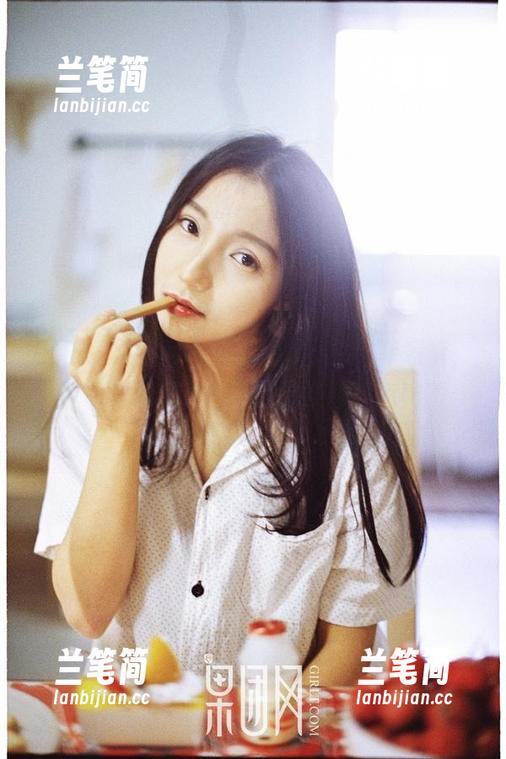 GIRLT果团网 - 最新图集：龚玥菲短裤，真想让我问，今天的这条你喜欢吗？