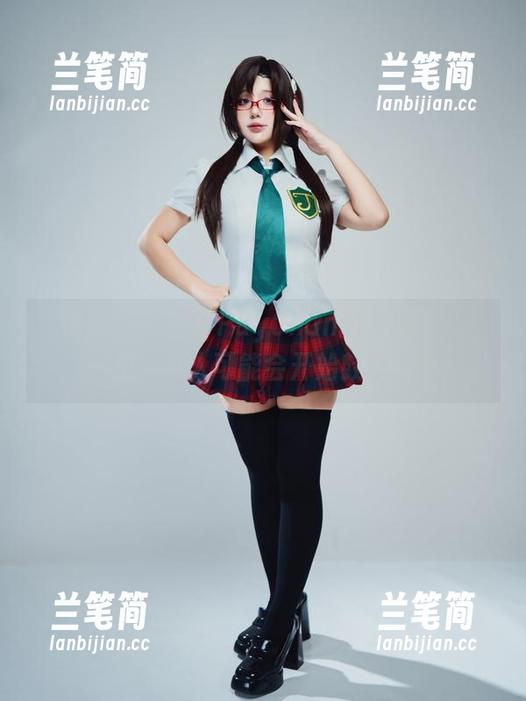私房红裙：PuyPuyChan的秀场，裙摆一甩，别人可能会开始鼓掌了！