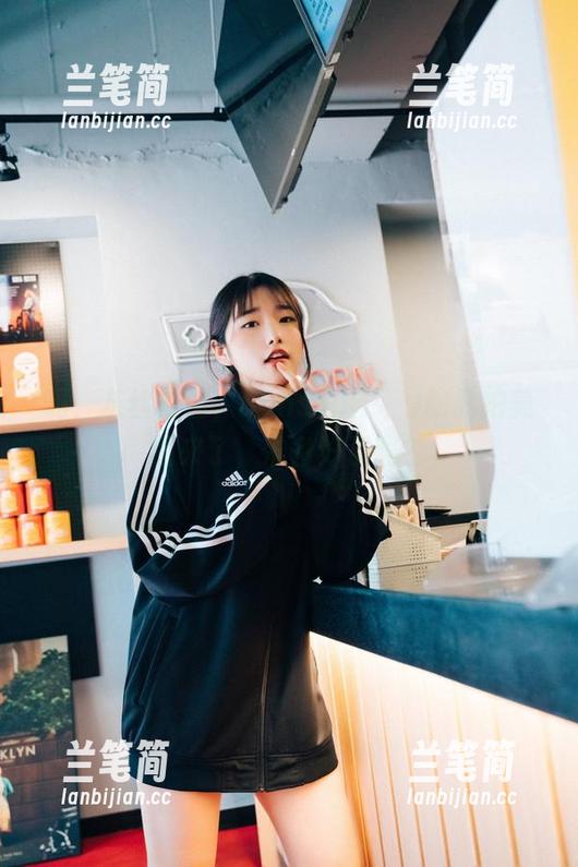 嗨，灰丝控们，Sonson(손손)的私拍美图来了，准备好了吗？