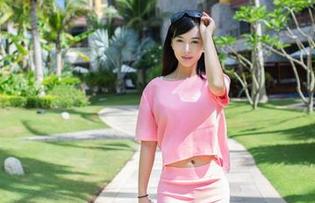 TuiGirl推女郎 – 走入林萌萌的黑白图包，仿佛在做心灵裸露的实验，真有点令人上头，又有点想逃避。