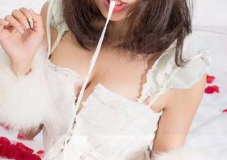UGirls尤果网 – 和别的照片比起来，佟蔓的美足原图根本不在一个次元，直接越级打怪。