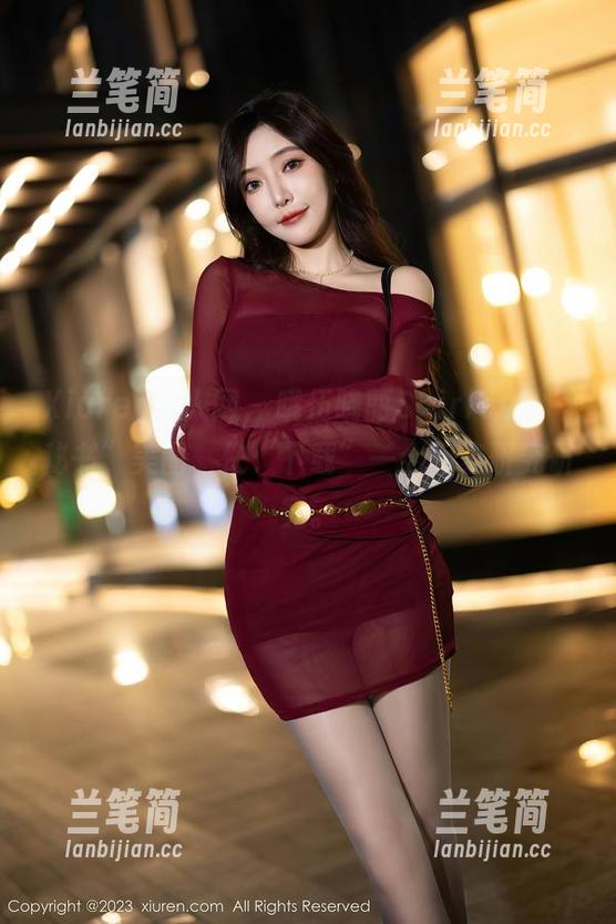 Xiuren秀人网 - 哦伍晓丽Shirley的“秘书”美图，快“下载”一个回家研究研究。