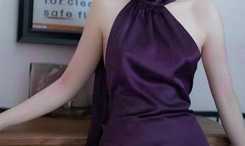 Xiuren秀人网 – 吃白菜的vi菜菜穿上空姐制服，套图里藏着小心思