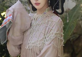 Xiuren秀人网 – 女仆的悲情与可爱，坏兔子写真合集不得不看
