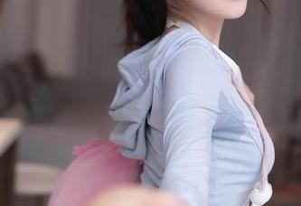 Xiuren秀人网 – 看完奈奈子的眼镜一级套图，我有些要晕了，这眼神太致命