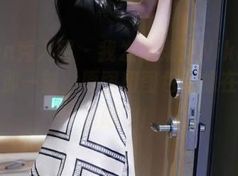 Xiuren秀人网 – 我发现果果Nikki穿水手服的那一刻，原图和图包都像在说‘出海吧’！