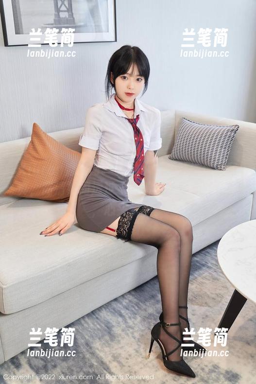 Xiuren秀人网 - 柚柚小奶瓶的连体衣写真，高清如同透过水面看那抹柔和的色彩，心头一静。