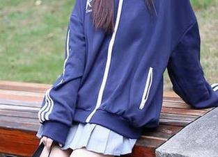 Xiuren秀人网 – 制服炫酷到让人眼花，图片分享，陈梵妮Fanny你这是在干嘛？
