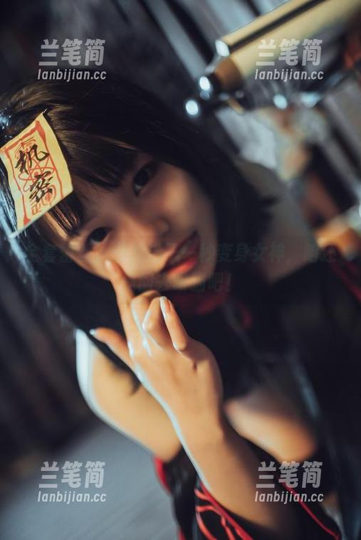 全套蕾丝，七月喵子一秒变身女神，咱还是回去喂猫吧！