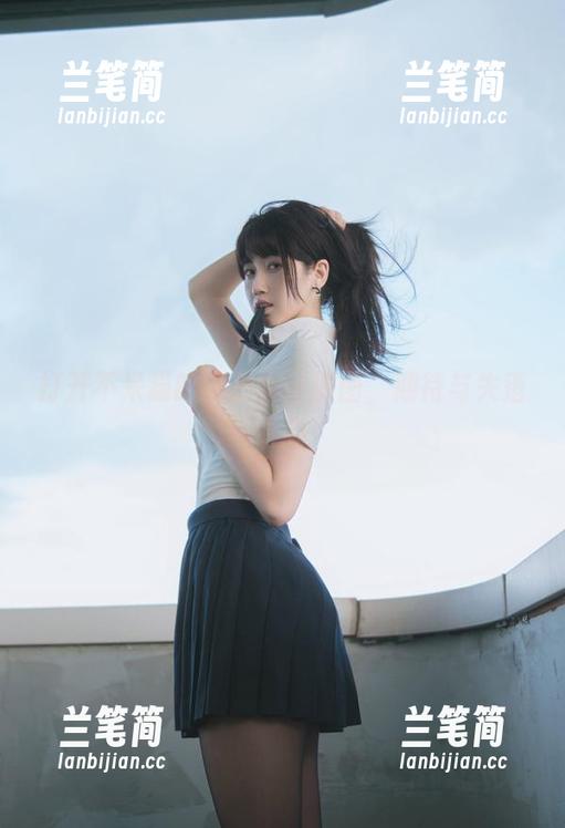 打开不呆猫的私拍女仆原图，期待与失落并存