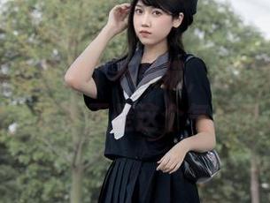 清纯作品照里那个不呆猫，总让我想起哈哈，也许正是这个气质吧。