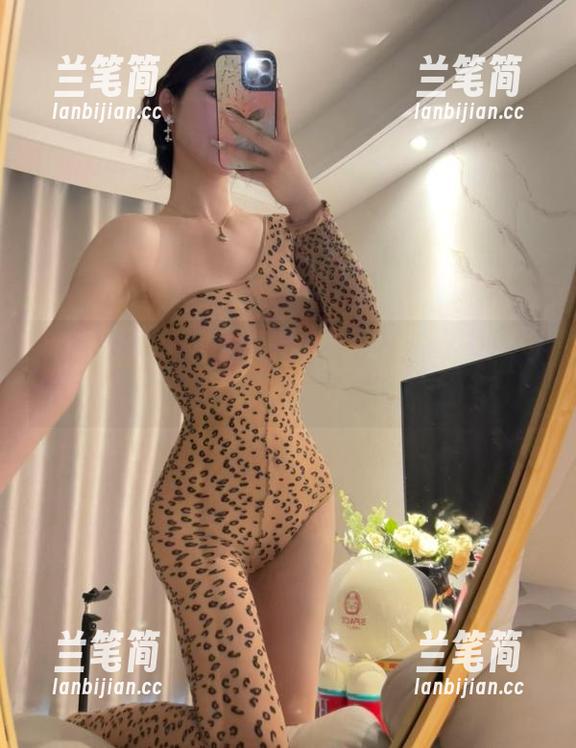 微密圈 - 不爱笑的赛琳的夏日图集：阳光、沙滩还有我那条失踪的拖鞋分享