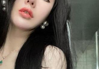 微密圈 – 高清不爱笑的赛琳和她的睡衣，大概是一场无敌的套图脑洞之旅呀。