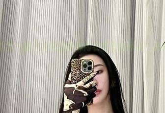 微密圈 – 想要一窥不爱笑的赛琳内衣全集的张扬？来吧，下载不迷路！