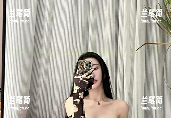 不爱笑的赛琳 微密圈 - 想要一窥不爱笑的赛琳内衣全集的张扬?来吧,下载不迷路!