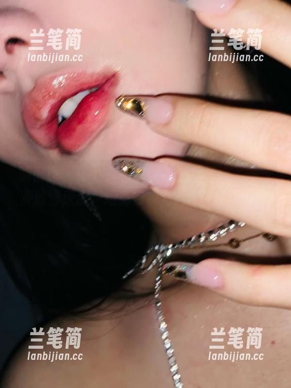 不爱笑的赛琳 微密圈 - 不爱笑的赛琳的图片精选,一定要放慢速度,避免在视觉刺激中迷失自己。