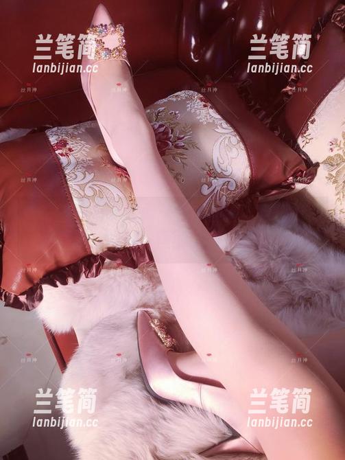 丝月神 微密圈 - 写真时间:当黑丝酒红色侧开高跟遇到丝月神,画面太美我不敢看!
