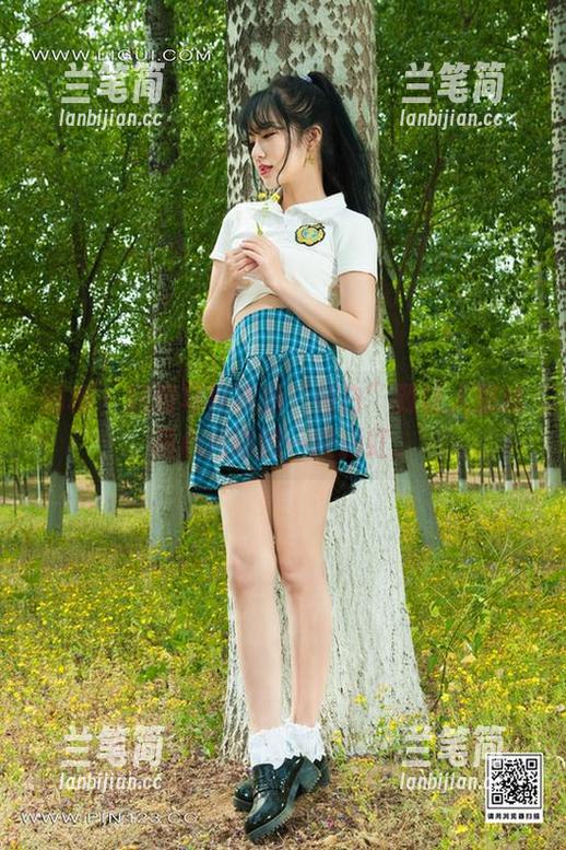 丽柜-杨心月 丽柜 - 这组写真真是“纯白”到让人想给杨心月附赠一块彩虹。