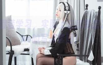 教室里假装学习，实际上在欣赏凉凉子rioko的写真套图！