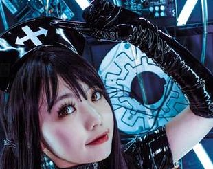 天台上的美图，啊日日_Ganlorycos得神似原作，真应了‘千里之外’。