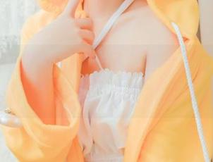 喵糖映画的草莓小裙子，穿上这衣服，我突然觉得自己成了“甜蜜的负担”。