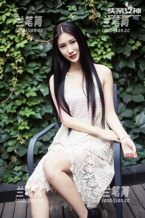 头条女神-信悦儿 头条女神 - 信悦儿的红裙,这样的美图我恨不得每天都看!