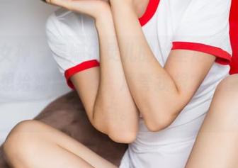 头条女神 – 看娜依灵儿的比基尼写真，我甚至想给她点个赞，尽管我根本不懂如何点。