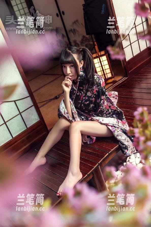 头条女神 - 哎呀，小热巴和她的双马尾，结合出一堆美图，有资源这条路子真不错！