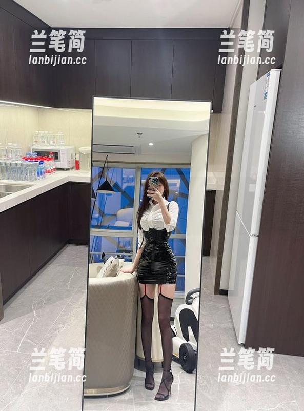 微密圈 - 美图中最闪耀的那一瞬，奔跑的晶骡子和这款礼服的一场小狂欢。