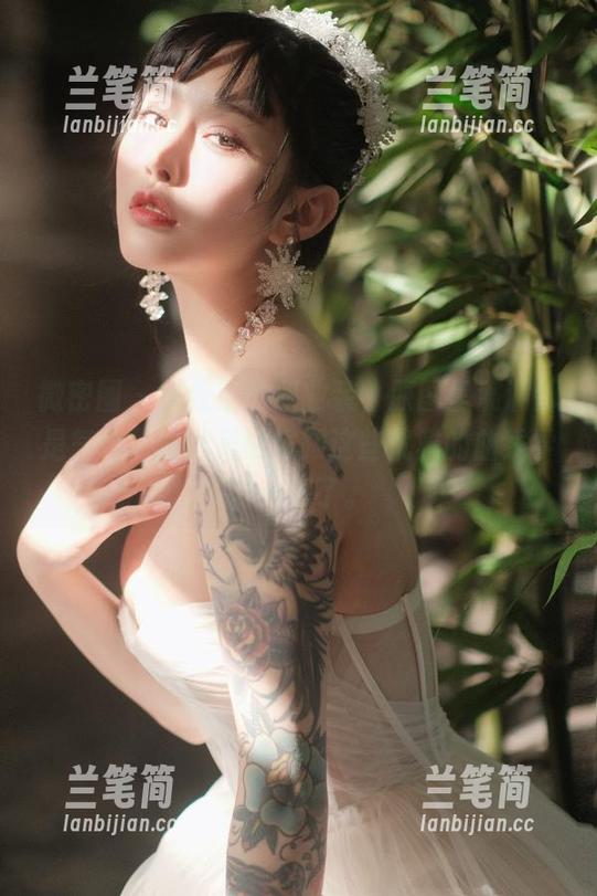 微密圈 - 宋昱欣的职业装，原图里满满都是气场，壁纸是时候跟这些优雅的曲线学习一下了。