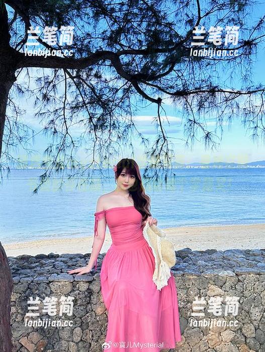 精选宝儿mysterial学妹写真：看她在图书馆的存在感，我也想给她个学霸奖！