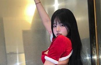 微密圈 – 小u优优子在哪个泳池打卡？无圣光恰好展现真实，原图里有更大的精彩。