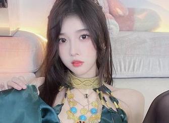 小小奶瓶儿的珍珠人鱼加长版：图库里的水下奇遇