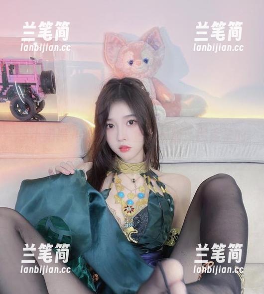 小小奶瓶儿 小小奶瓶儿的珍珠人鱼加长版:图库里的水下奇遇
