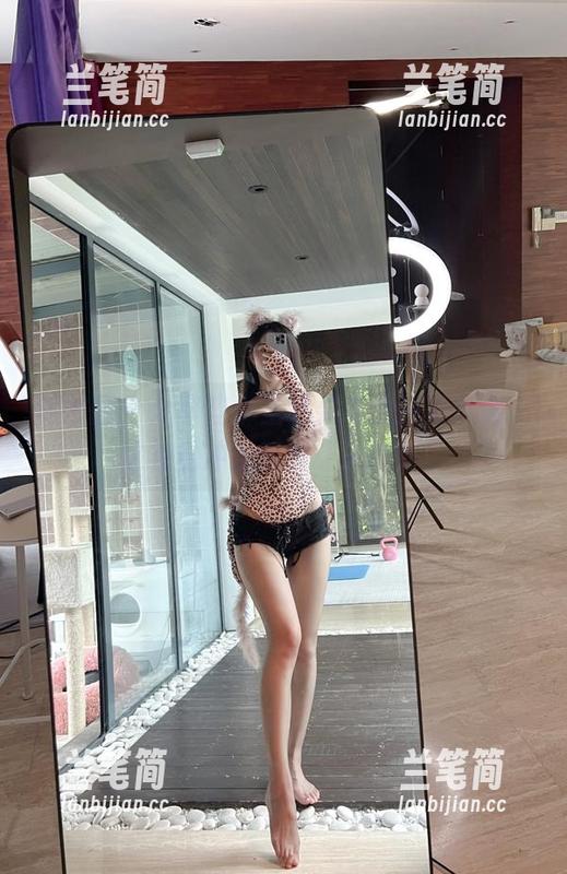 小玉吃果冻 微密圈 - 分享些小玉吃果冻的浴室作品,这视觉冲击感真让人意外。