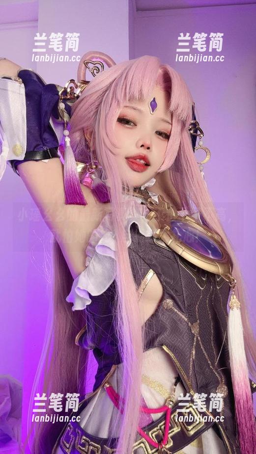 小瑶幺幺的最新写真集，不怕个子不高，就怕她的妃咲自摄照太扎心！