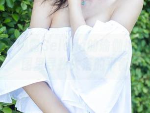 尤蜜荟 – 娜露Selena的瑜伽挑战：在原图里寻找失落的平衡