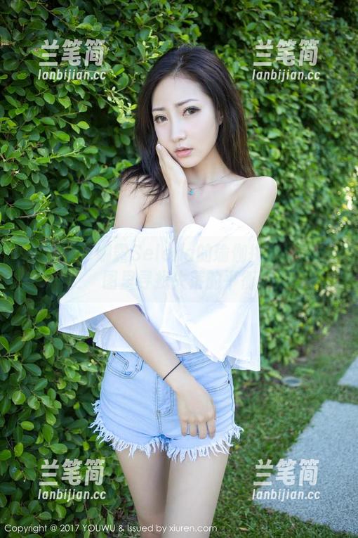 尤蜜荟 - 娜露Selena的瑜伽挑战：在原图里寻找失落的平衡