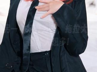 校服的另一种打开方式，拖拉大王cos原图让人想多!