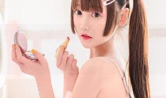 眼镜的光辉下，星野咪兔教你如何“cos”得出彩，快快下载保存！
