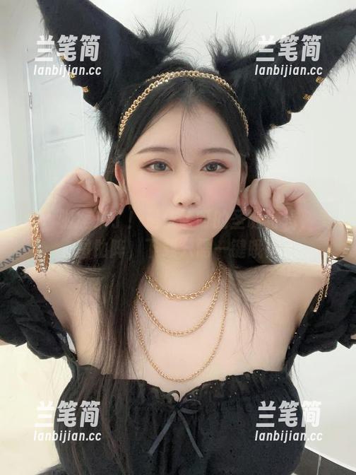 噢，驯鹿来了！是依酱呀的圣诞特辑，美图助阵，下载只需一键哦！