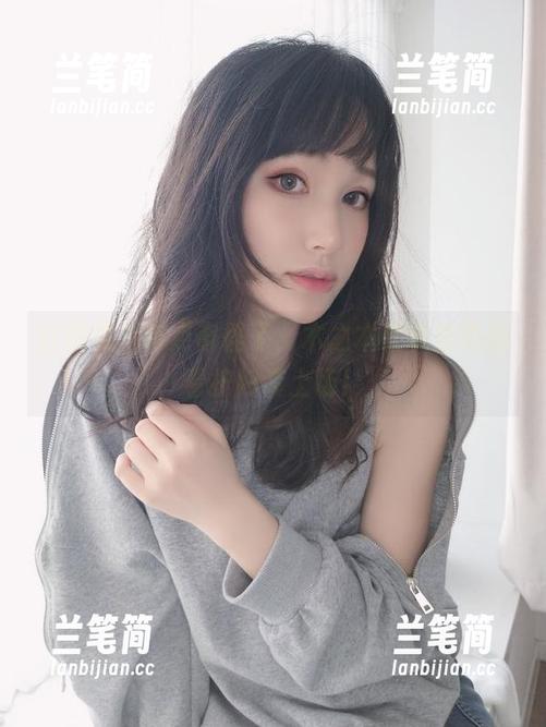 这组照片有点奇怪了，木之本果带着最新看护妇装上场！
