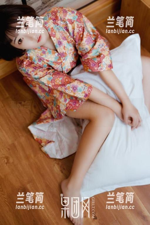 果团网 - 更新！尹意纯的白丝图集，细腻到令人微微颤栗。