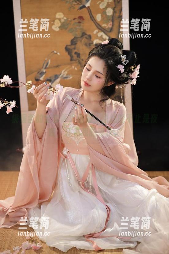 桃暖酱的全套篝火图集，点燃的不止是夜晚，还有我的眼睛。